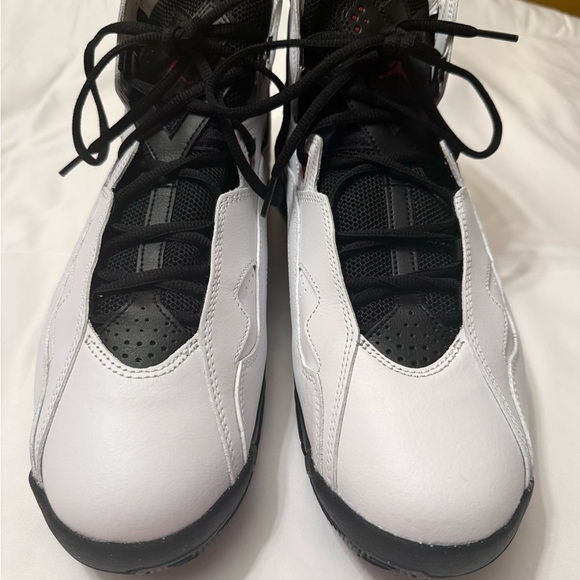 Nike Air Jordan True Flight White Varsity Red Black Chicago NBY 342964-160 - Picture 2 of 8